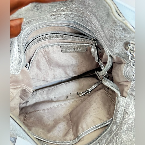 Michael Kors Silver Metallic Chain link shoulder bag - Picture 4 of 5
